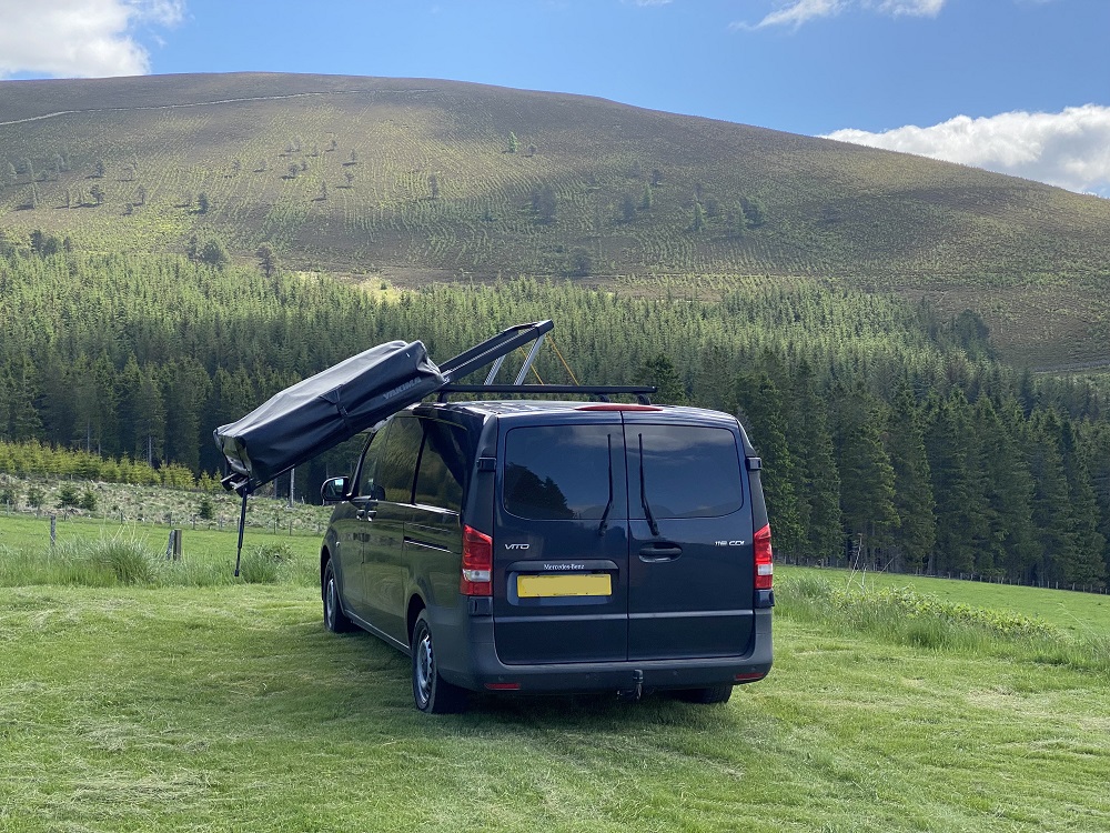 Dropracks loading rooftent 02.jpg